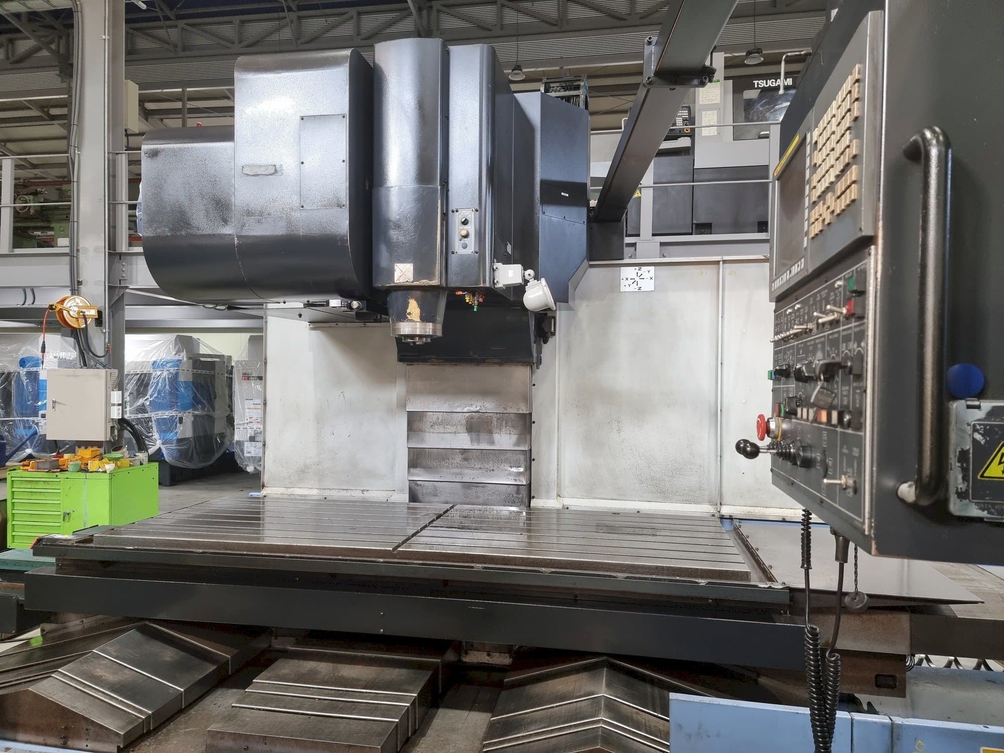 Prikaz stroja Doosan VM 960L sprijeda