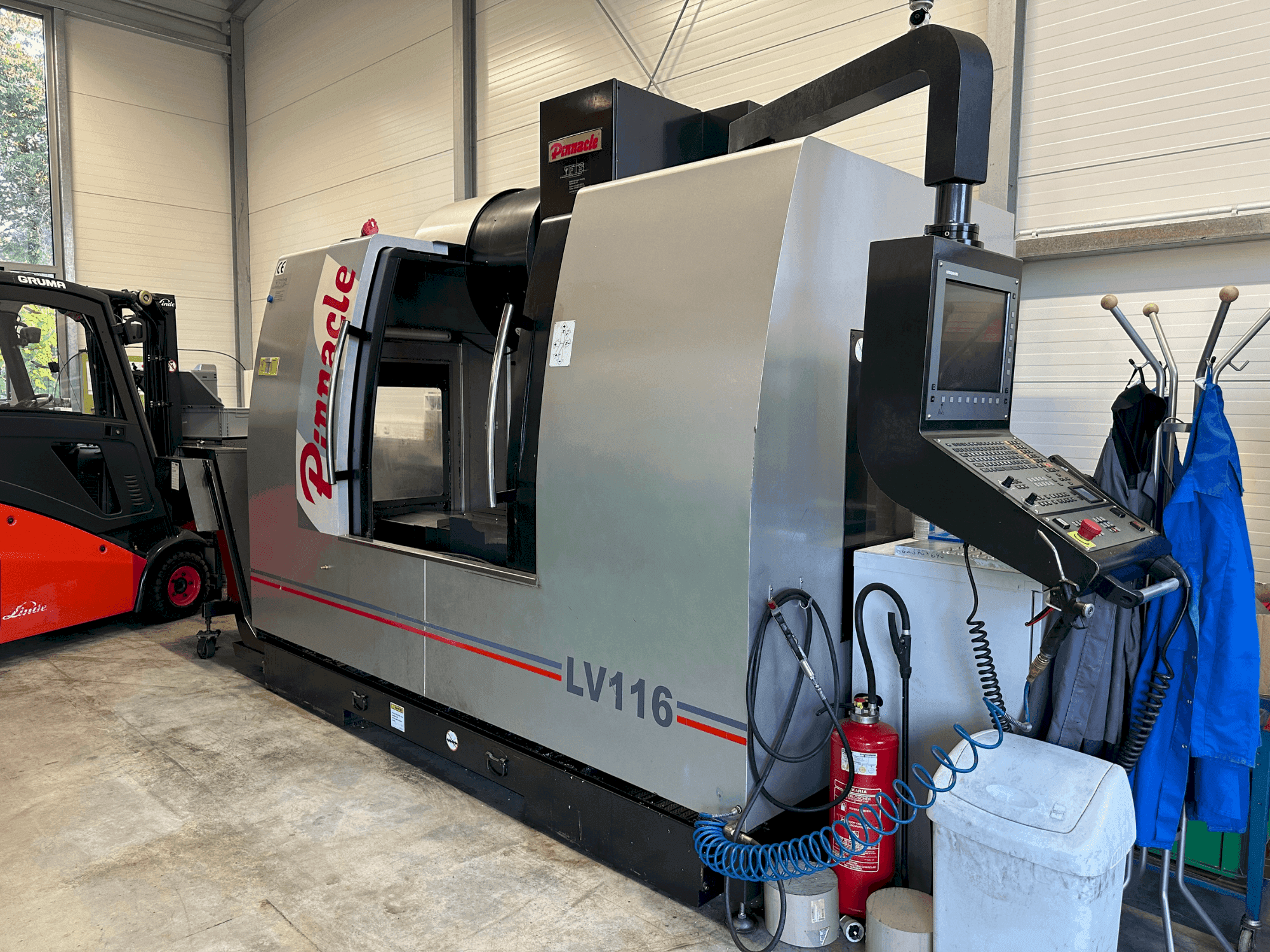 Prikaz stroja Pinnacle LV116 sprijeda