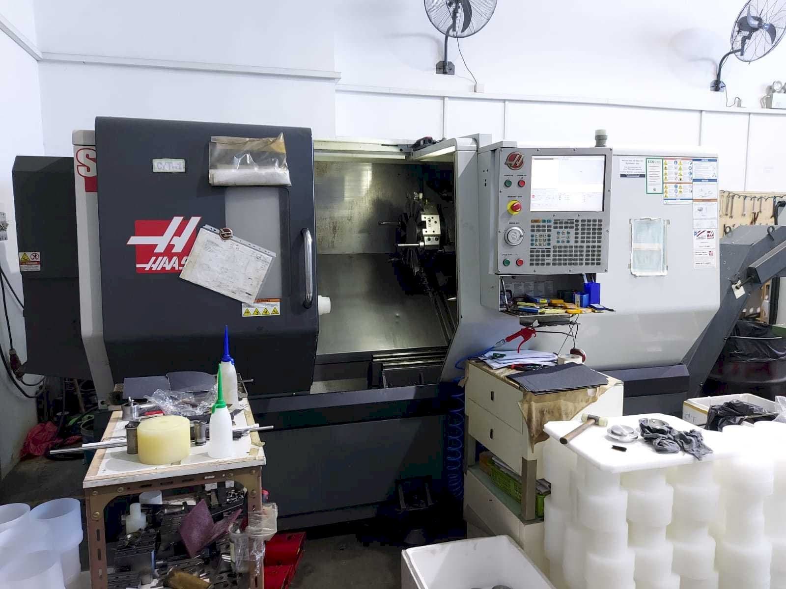 Prikaz stroja HAAS ST-30 sprijeda