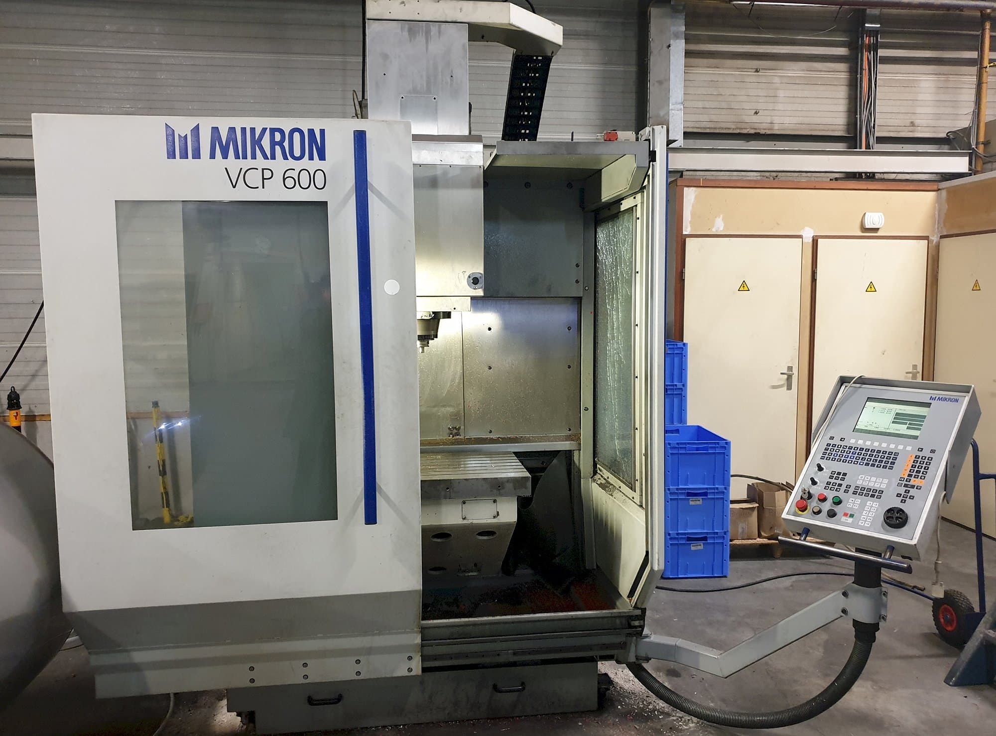 Prikaz stroja MIKRON VCP 600 sprijeda