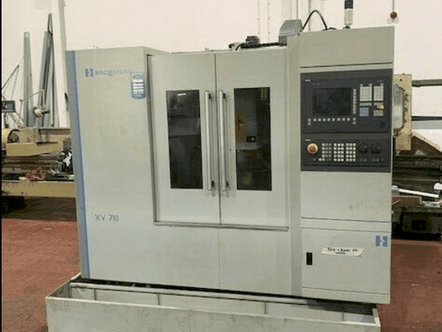 Prikaz stroja Bridgeport XV 710 sprijeda
