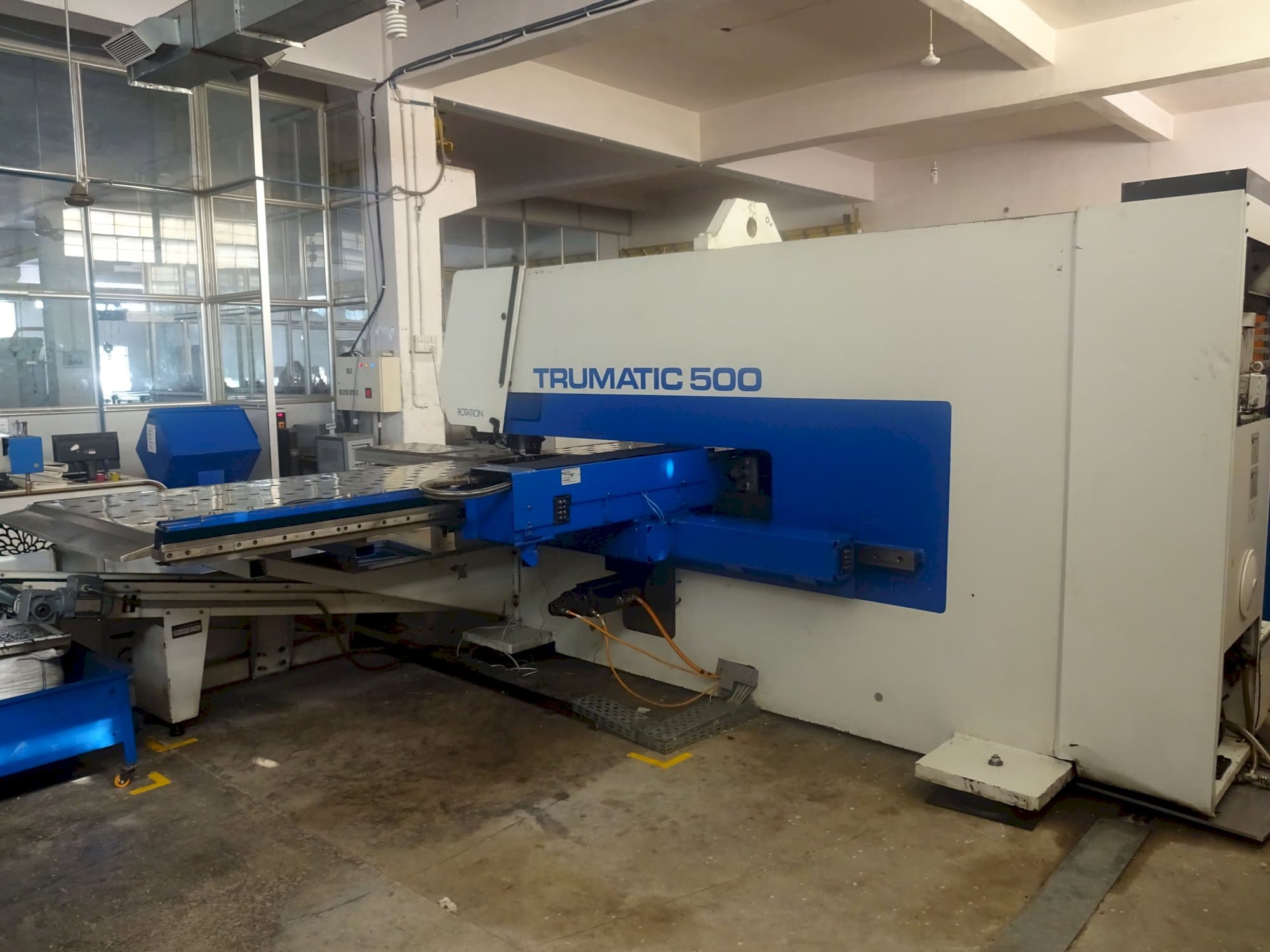Prikaz desne strane  stroja Trumpf Trumatic 500 R