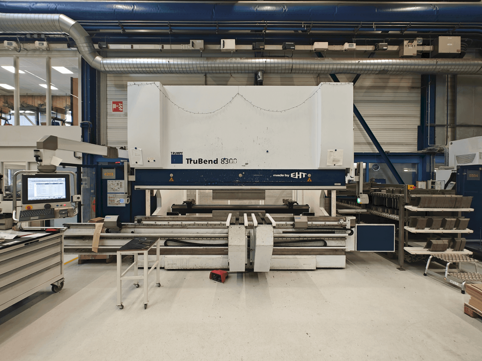 Prikaz  stroja EHT TruBend 8300-40  sprijeda