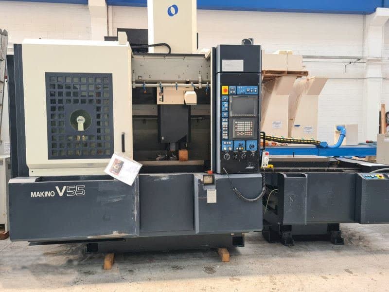 Prikaz stroja Makino V55 sprijeda
