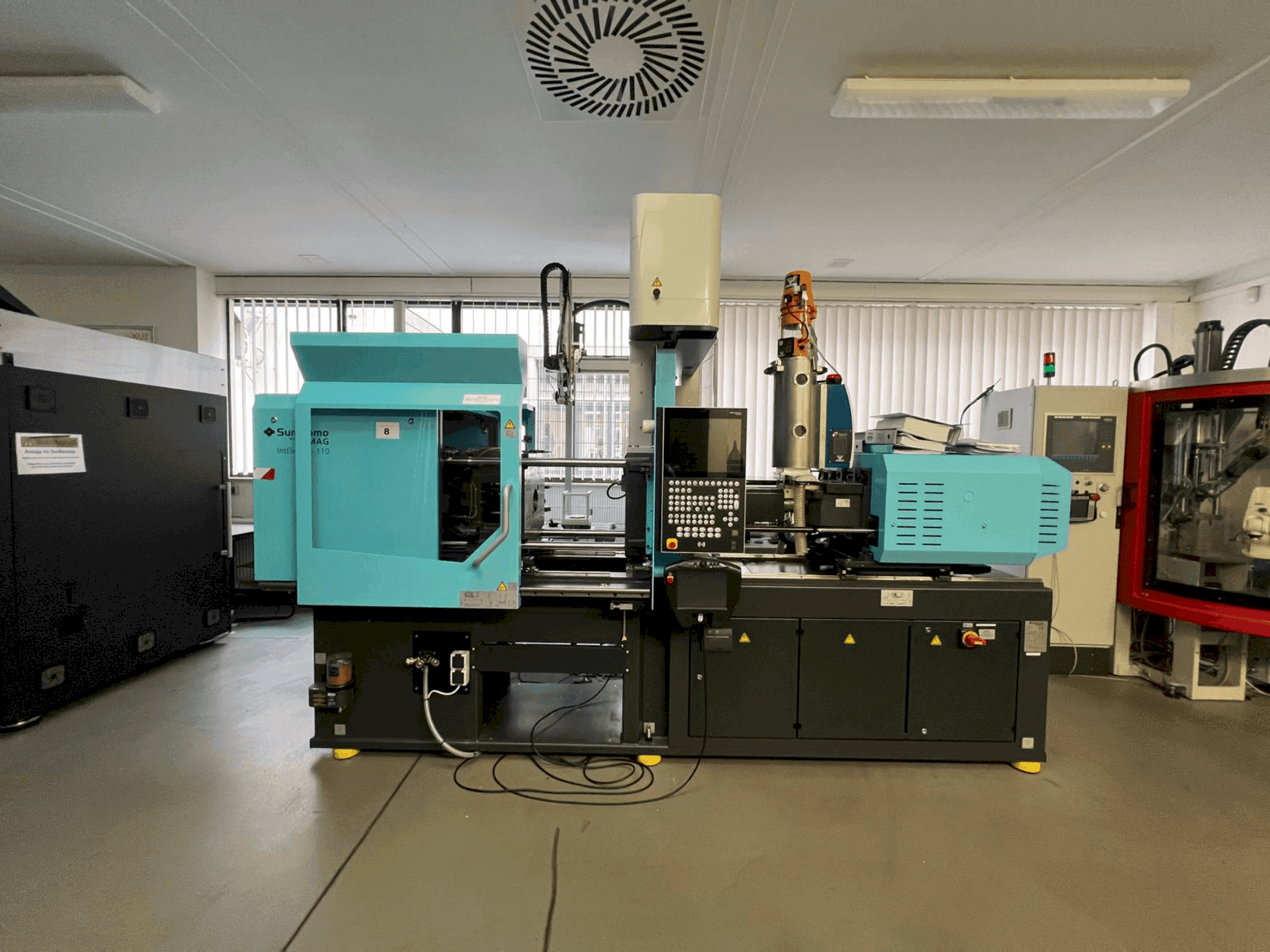 Prikaz  stroja SUMITOMO SHI DEMAG Intelect 2 50/370-110  sprijeda