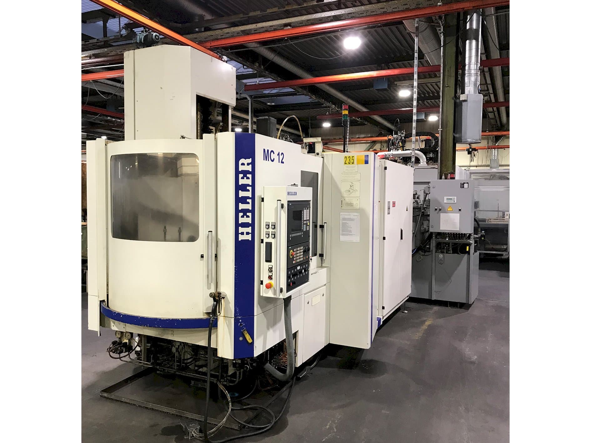 Prikaz stroja HELLER MC 12 sprijeda