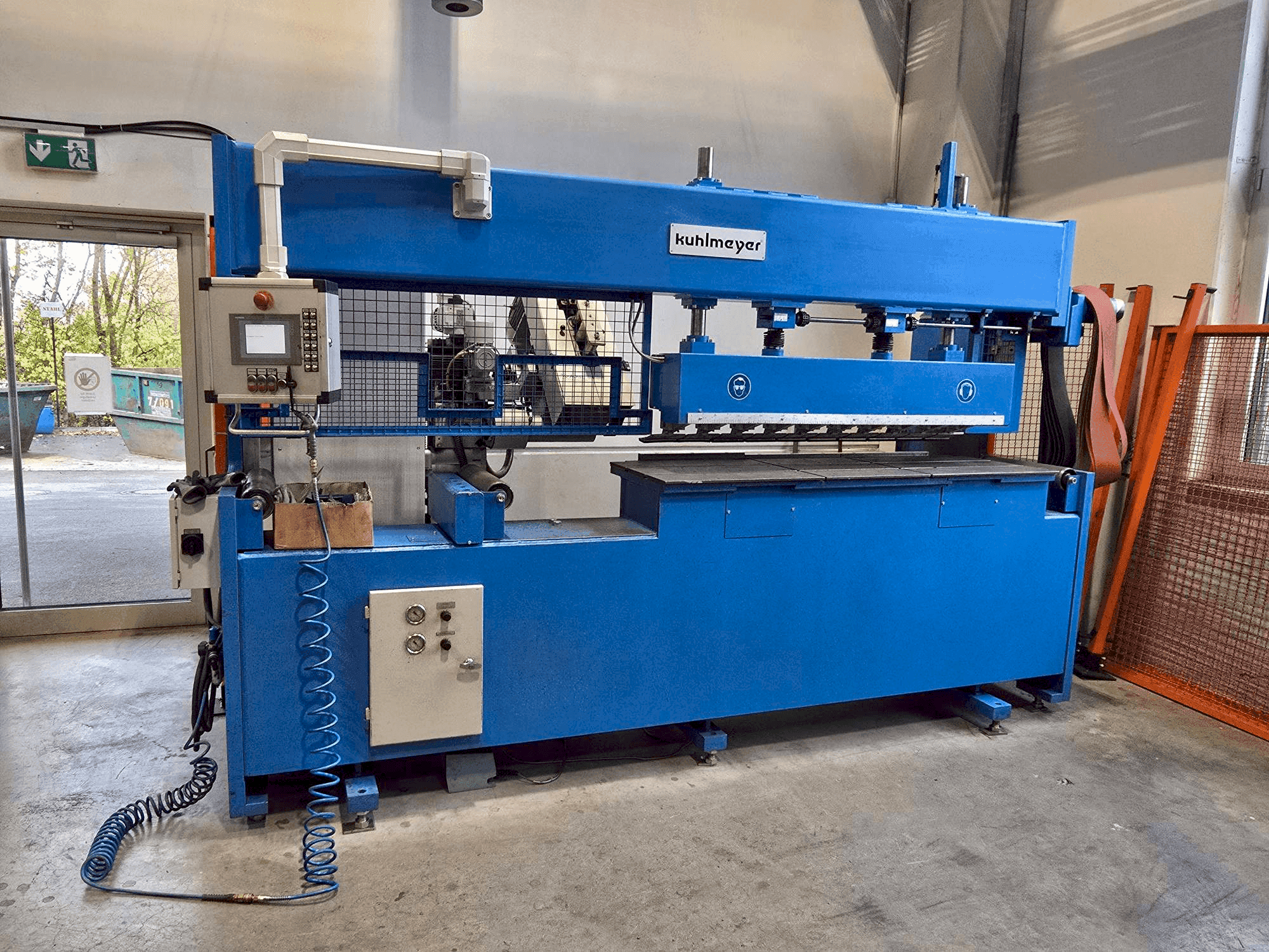 Prikaz  stroja KUHLMEYER Fasen Fix 4.1-1500  sprijeda