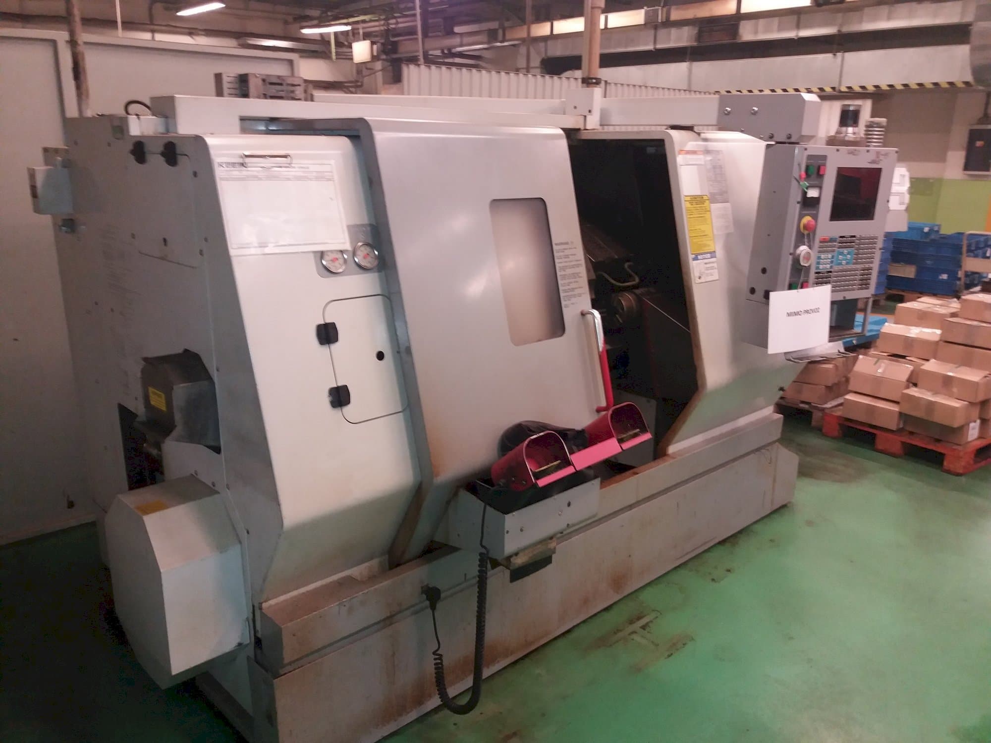 Prikaz stroja HAAS TL-15HE sprijeda