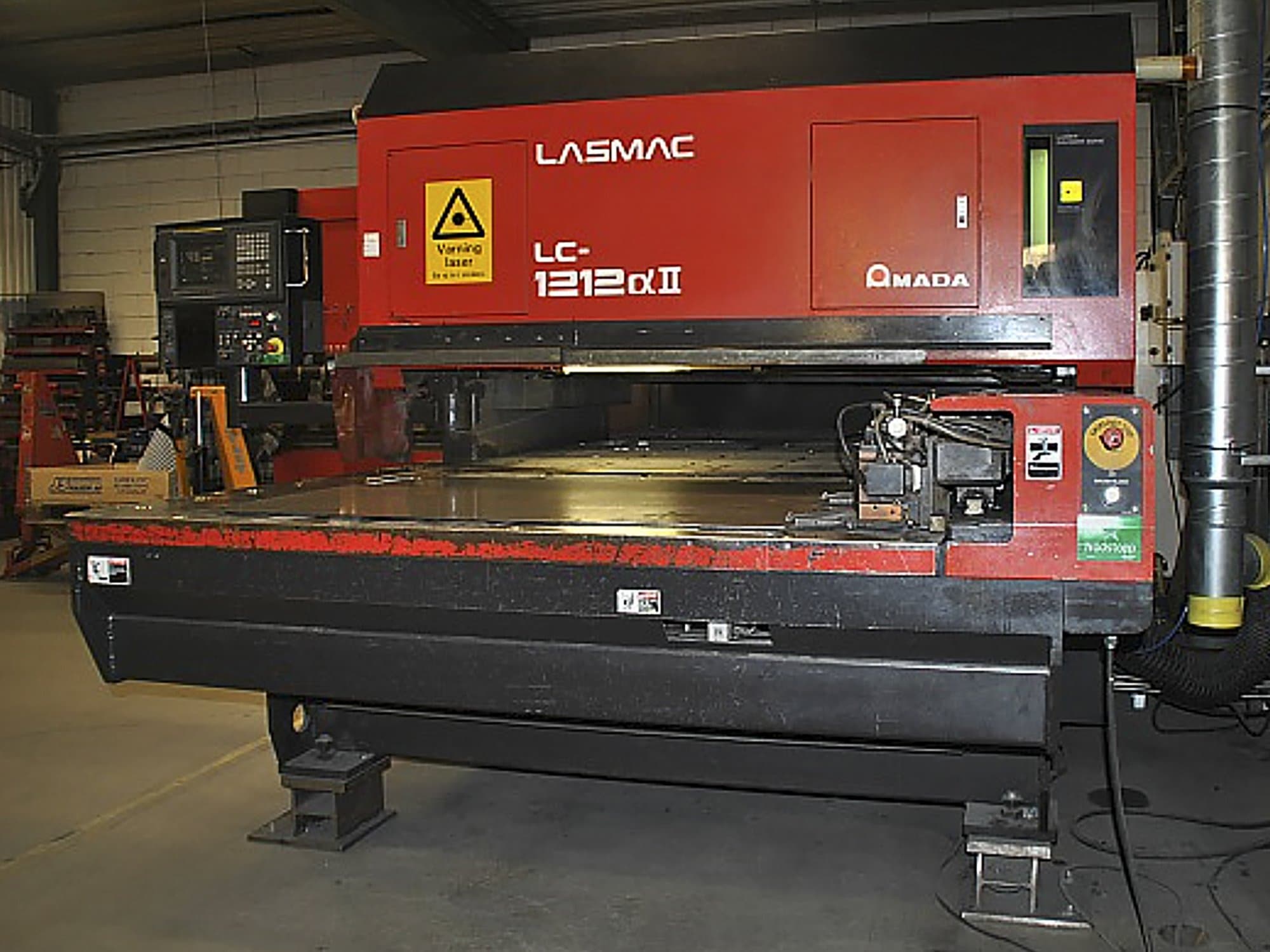 Prikaz stroja AMADA LC-1212 Alpha II sprijeda