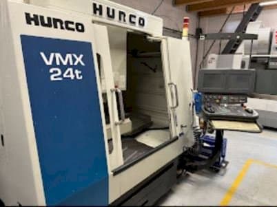 Prikaz lijeve strane stroja Hurco VMX 24 T