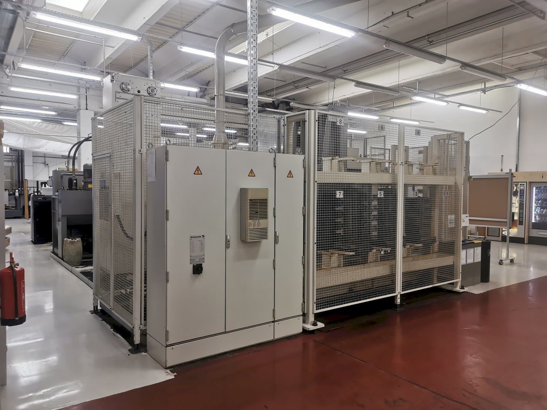 Prikaz stroja HELLER MC 16 sprijeda