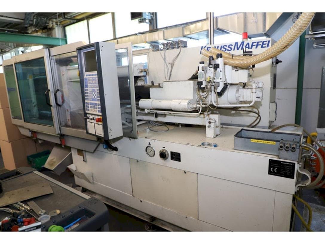 Prikaz desne strane stroja Krauss Maffei 65-220 C1