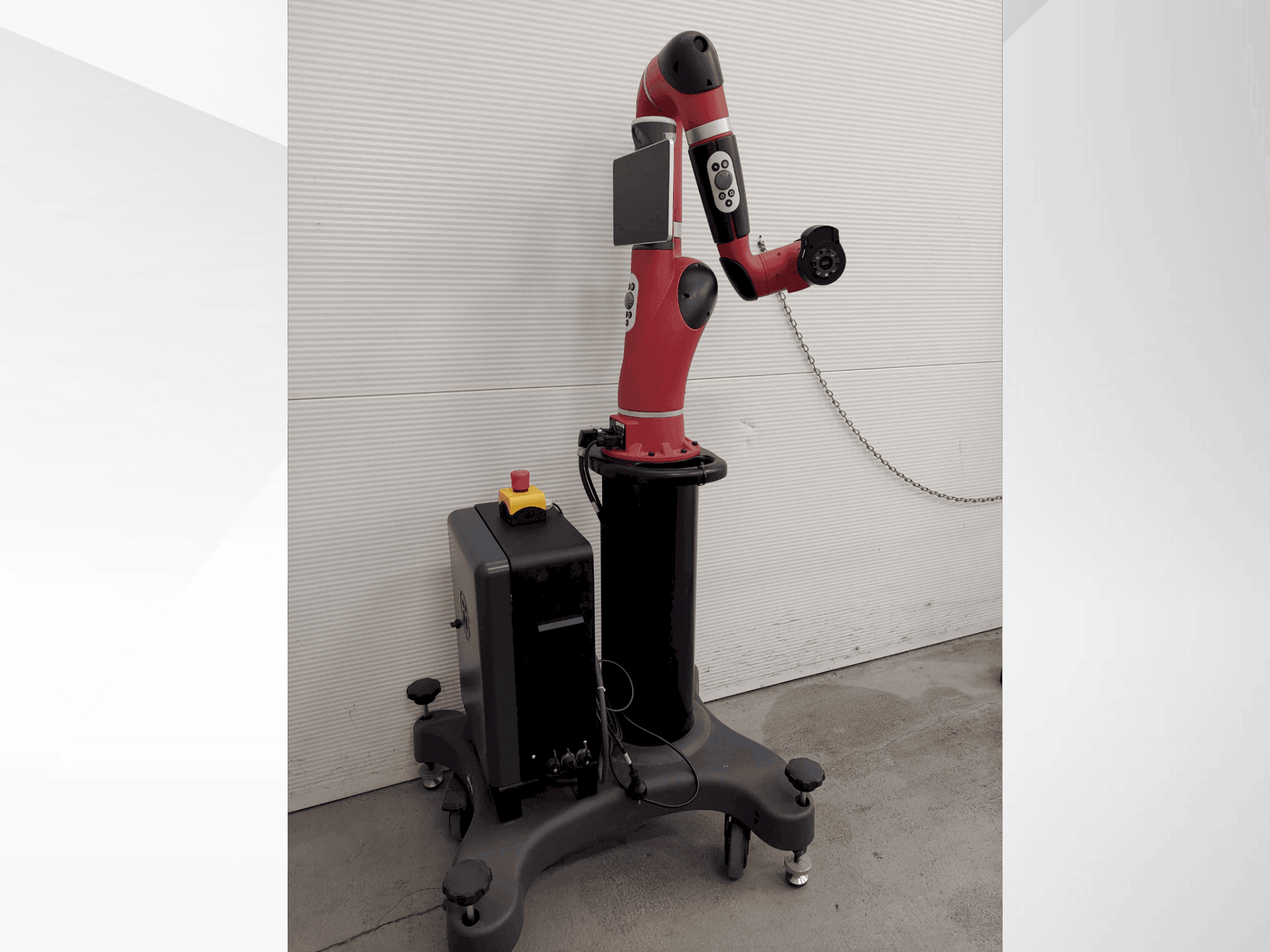 Prikaz  stroja RETHINK sawyer  sprijeda