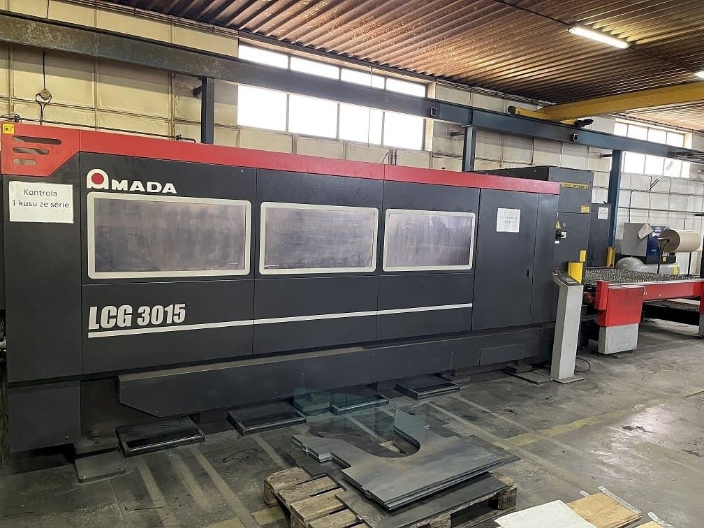 Prikaz stroja AMADA LCG 3015 sprijeda