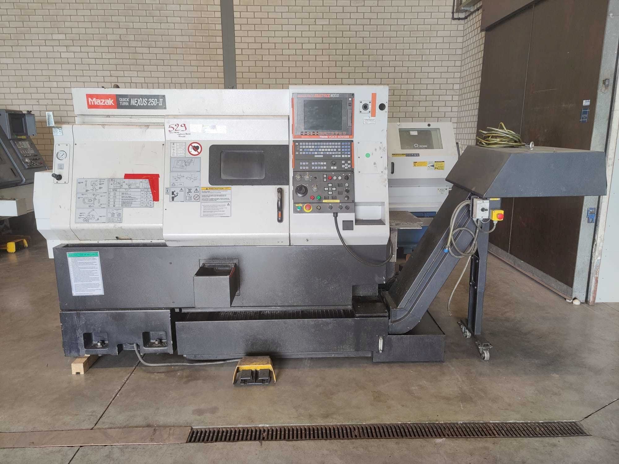 Prikaz stroja Mazak Quick Turn Nexus 250-II sprijeda