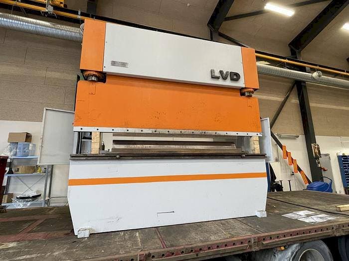 Prikaz stroja LVD PP 100 sprijeda