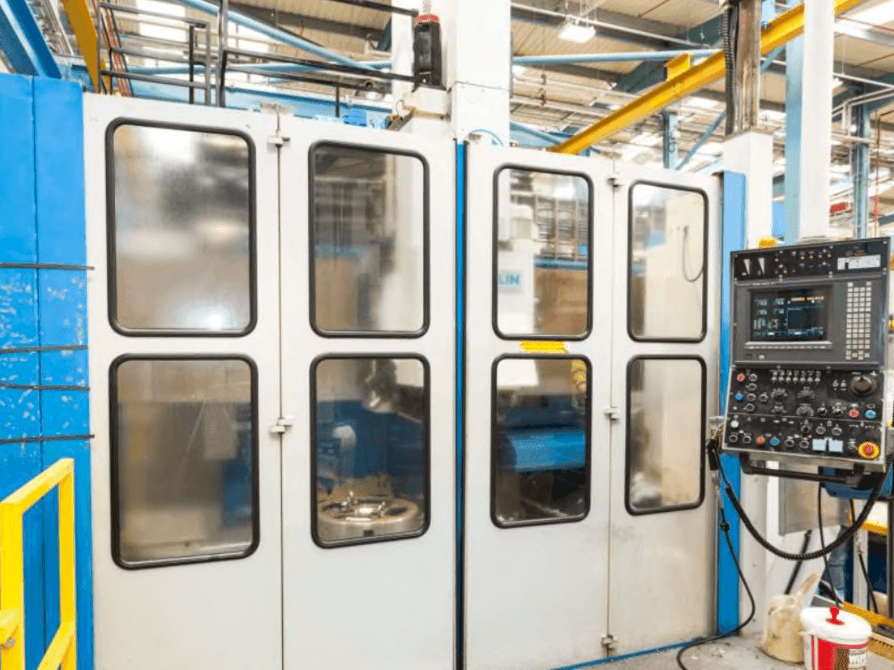 Prikaz stroja TOS SKIQ 20 CNC sprijeda