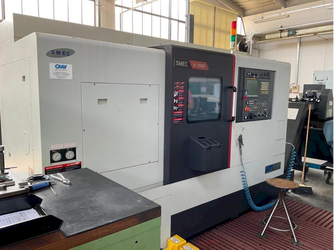 Prikaz stroja SMEC SL-2500Y sprijeda