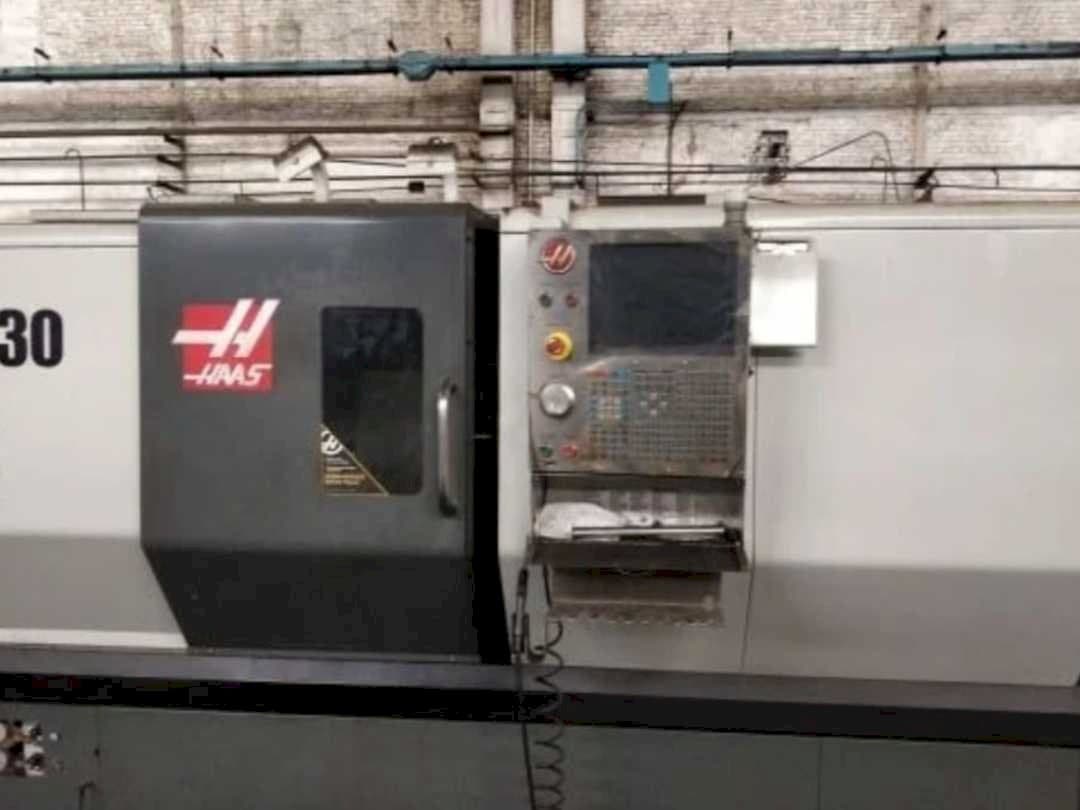 Prikaz stroja HAAS ST-30 sprijeda