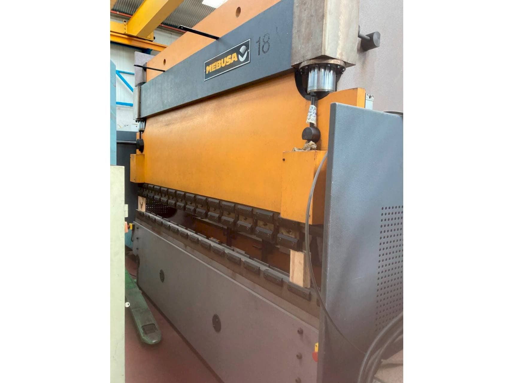 Prikaz stroja MEBUSA PH80/30SY sprijeda