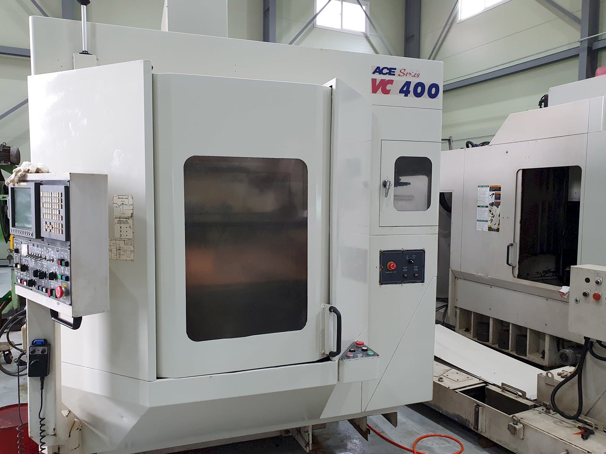 Prikaz stroja DAEWOO Doosan Ace VC400 sprijeda