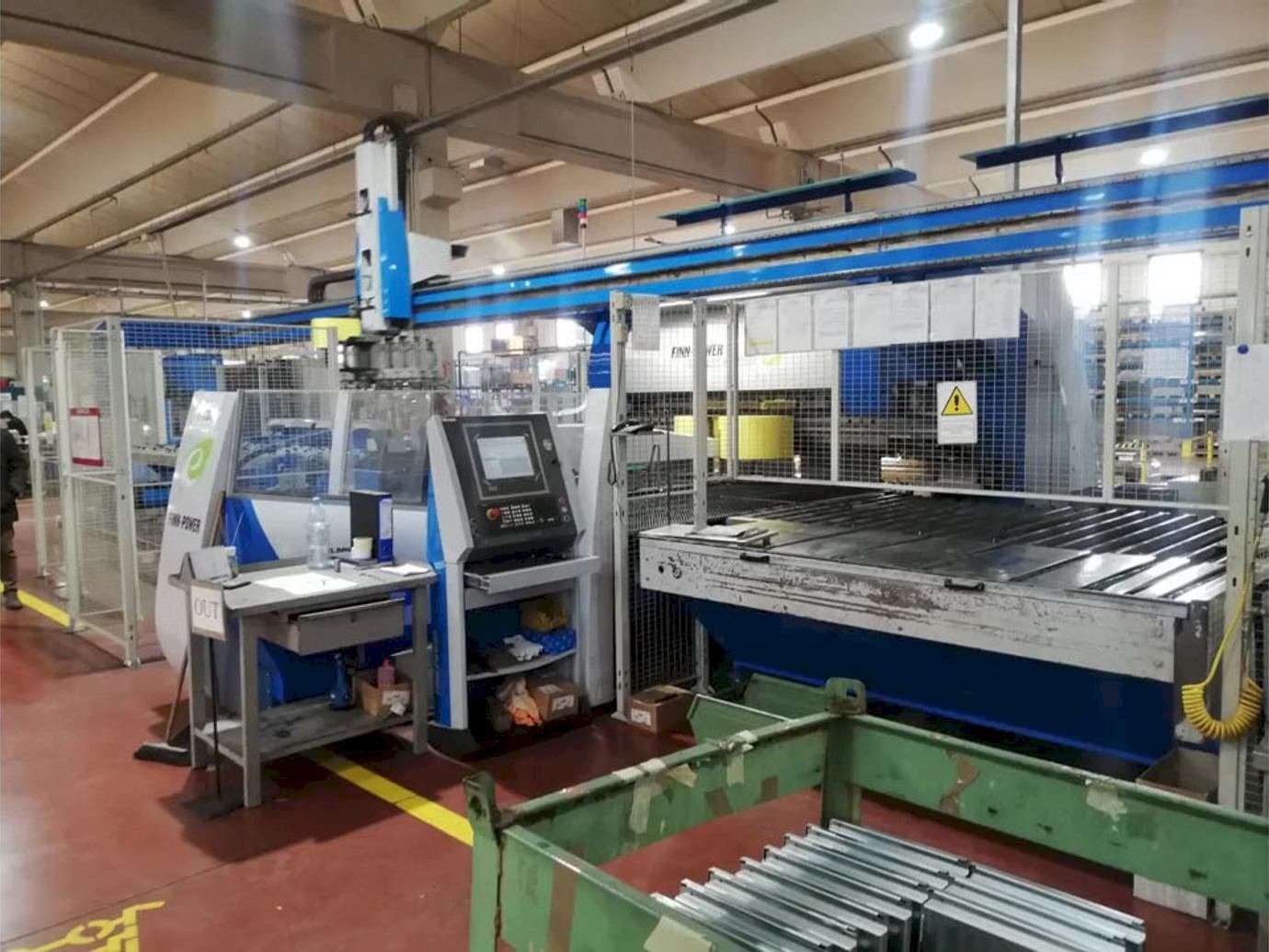 Prikaz  stroja Finn-Power EBE5  sprijeda