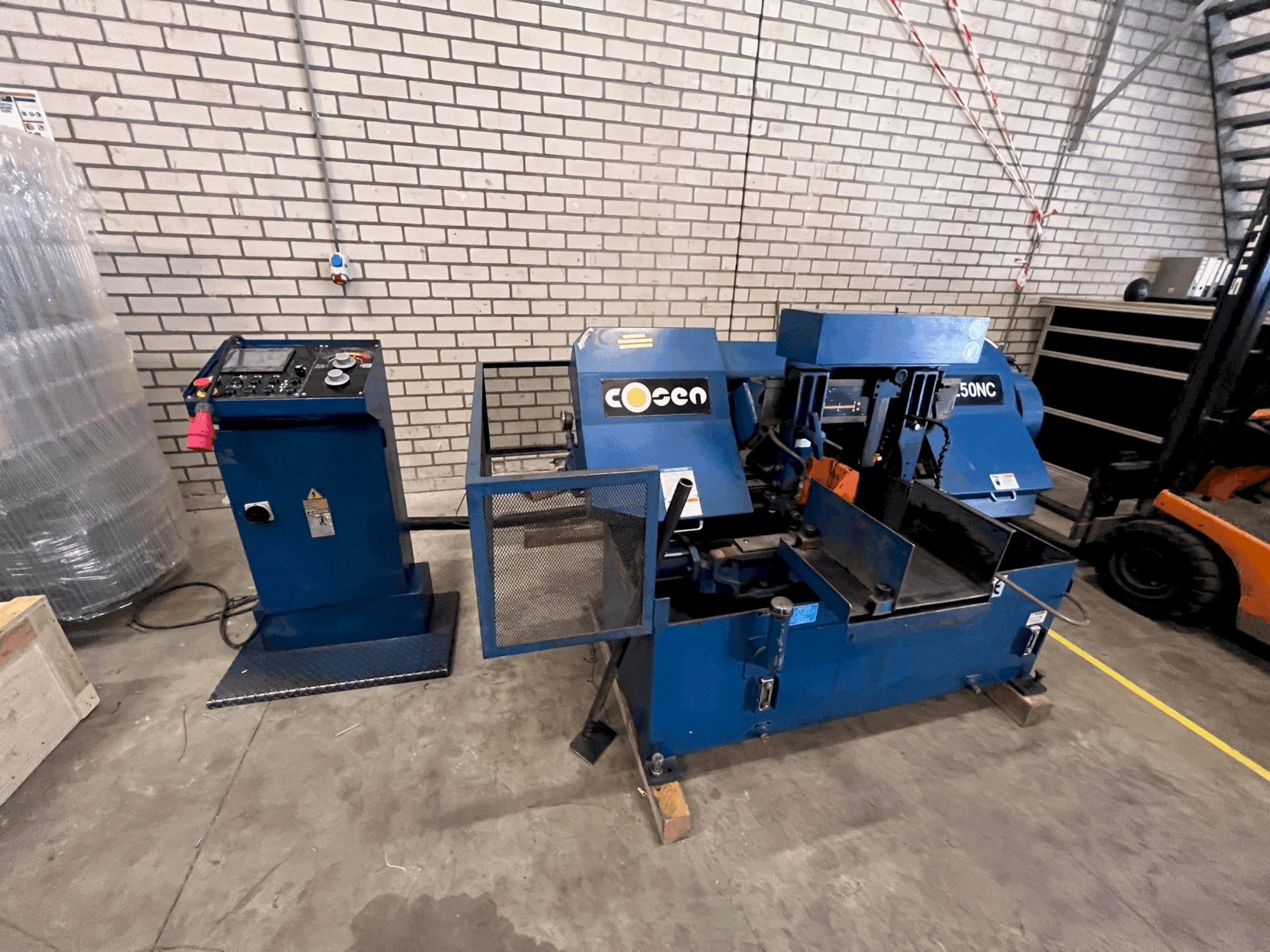 Prikaz stroja Cosen C-250NC sprijeda