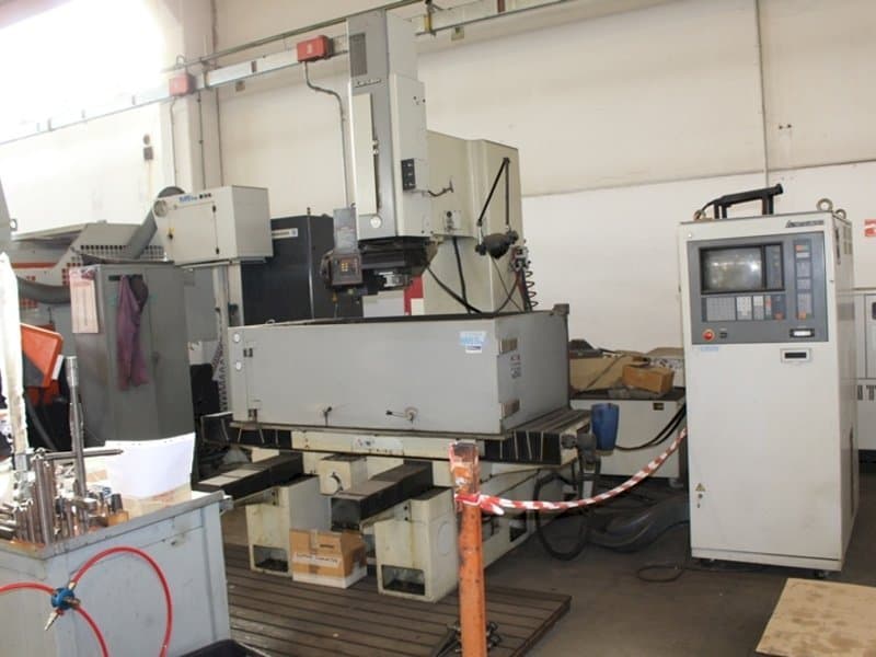 Prikaz stroja Mitsubishi M65J sprijeda