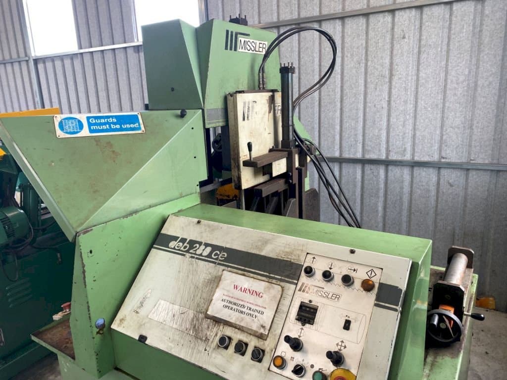Prikaz stroja Missler Compucut DEB 280CE sprijeda