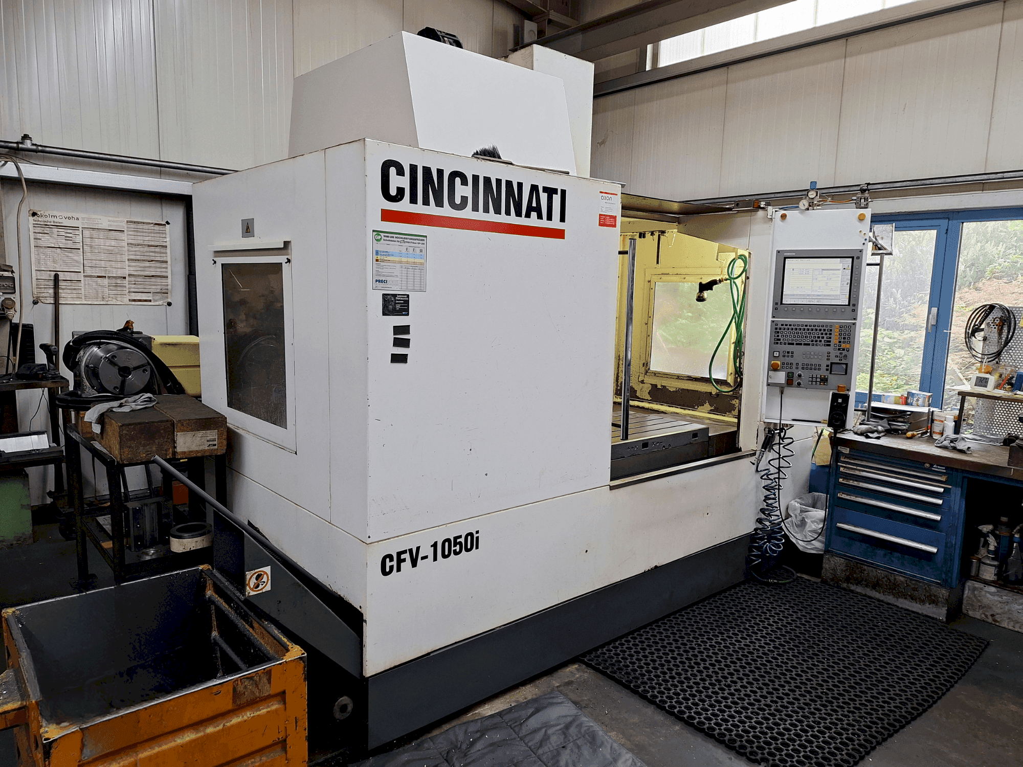 Prikaz stroja Cincinnati CFV-1050i sprijeda