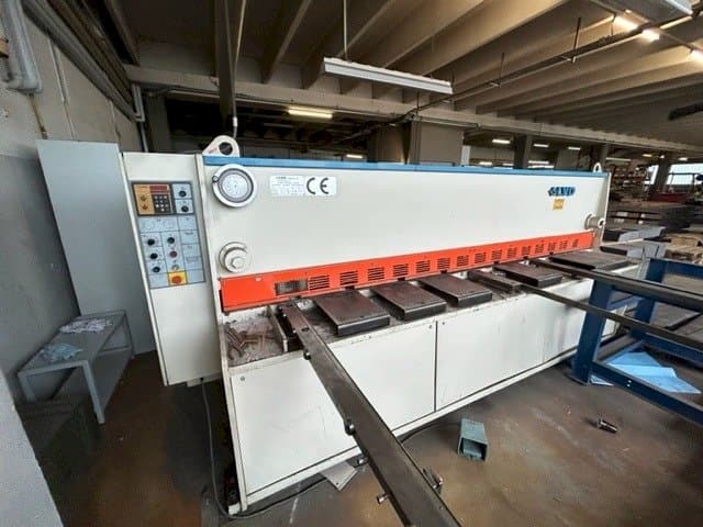 Prikaz stroja LVD HST-C 31/6 sprijeda