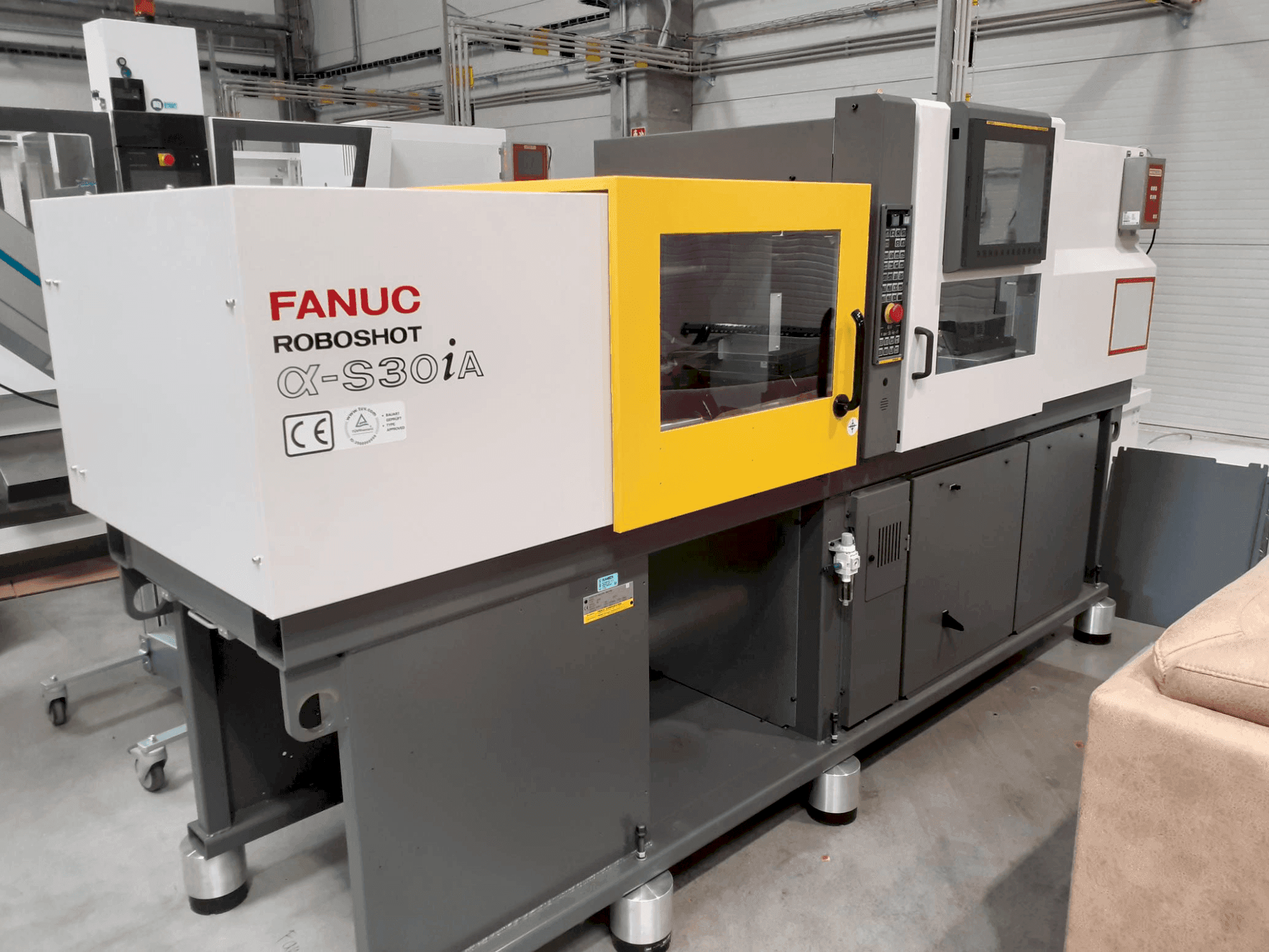 Prikaz stroja FANUC ROBOSHOT α-S 30iA sprijeda