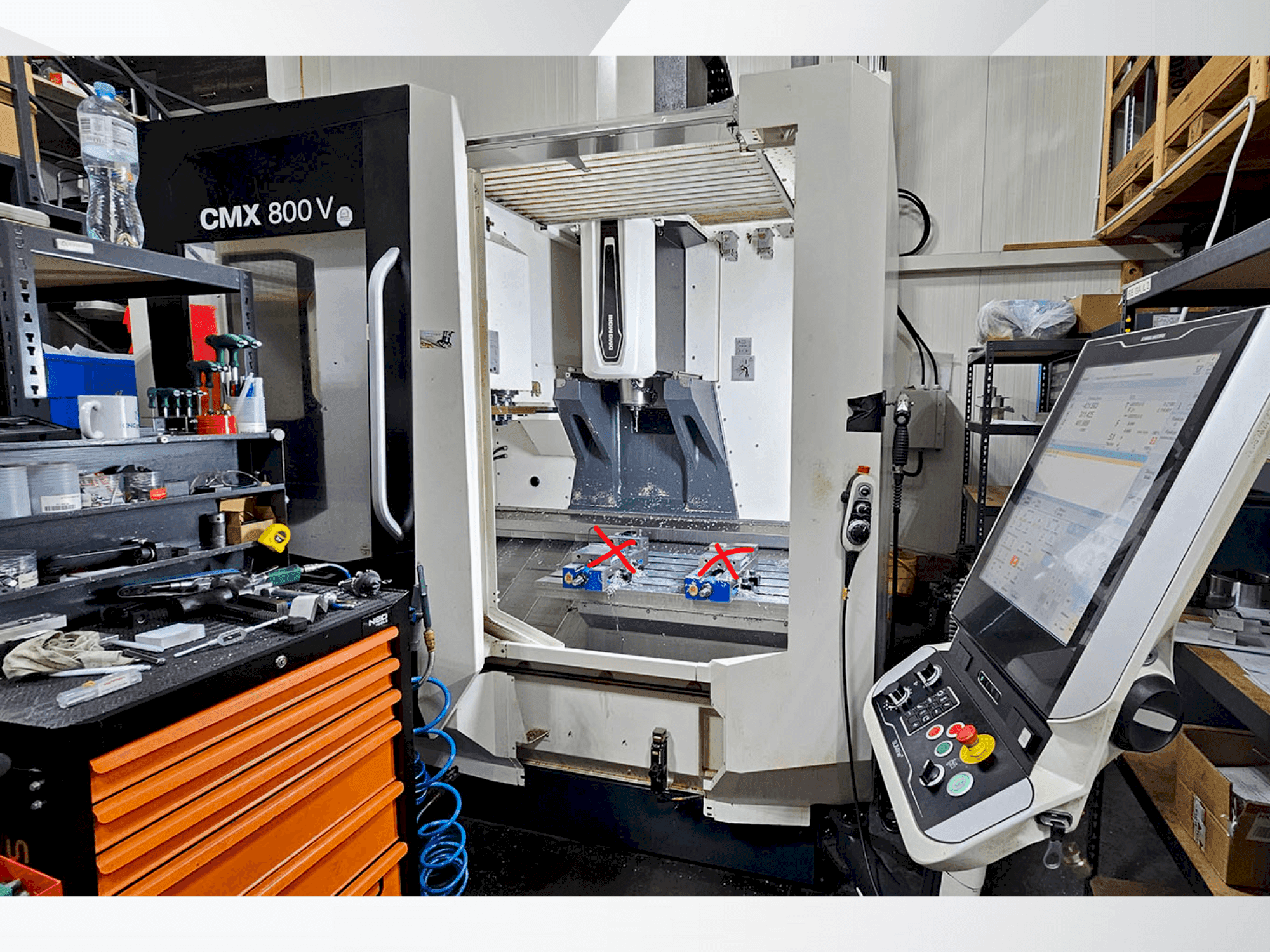 Prikaz stroja DMG CMX 800V sprijeda