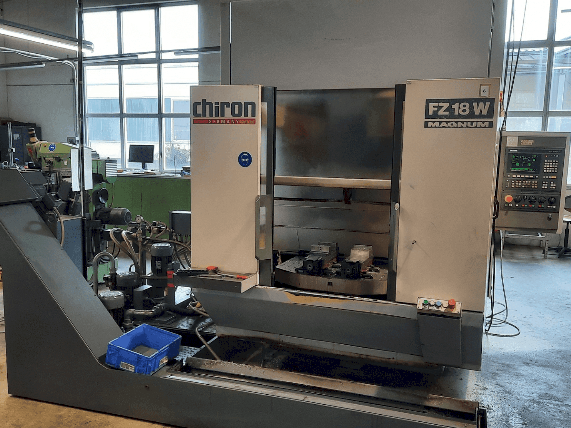 Prikaz stroja CHIRON FZ 18 W sprijeda