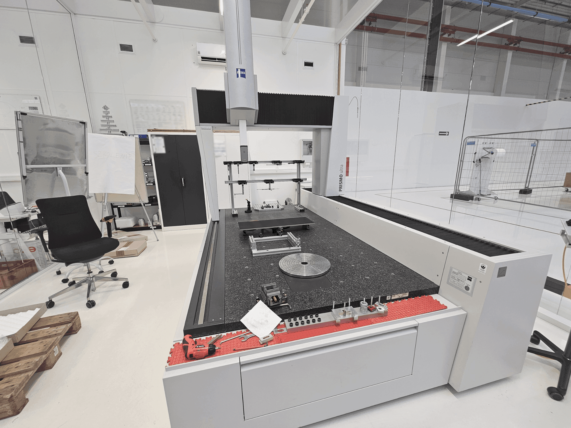 Prikaz  stroja ZEISS PRISMO 12/24/10 ultra  sprijeda