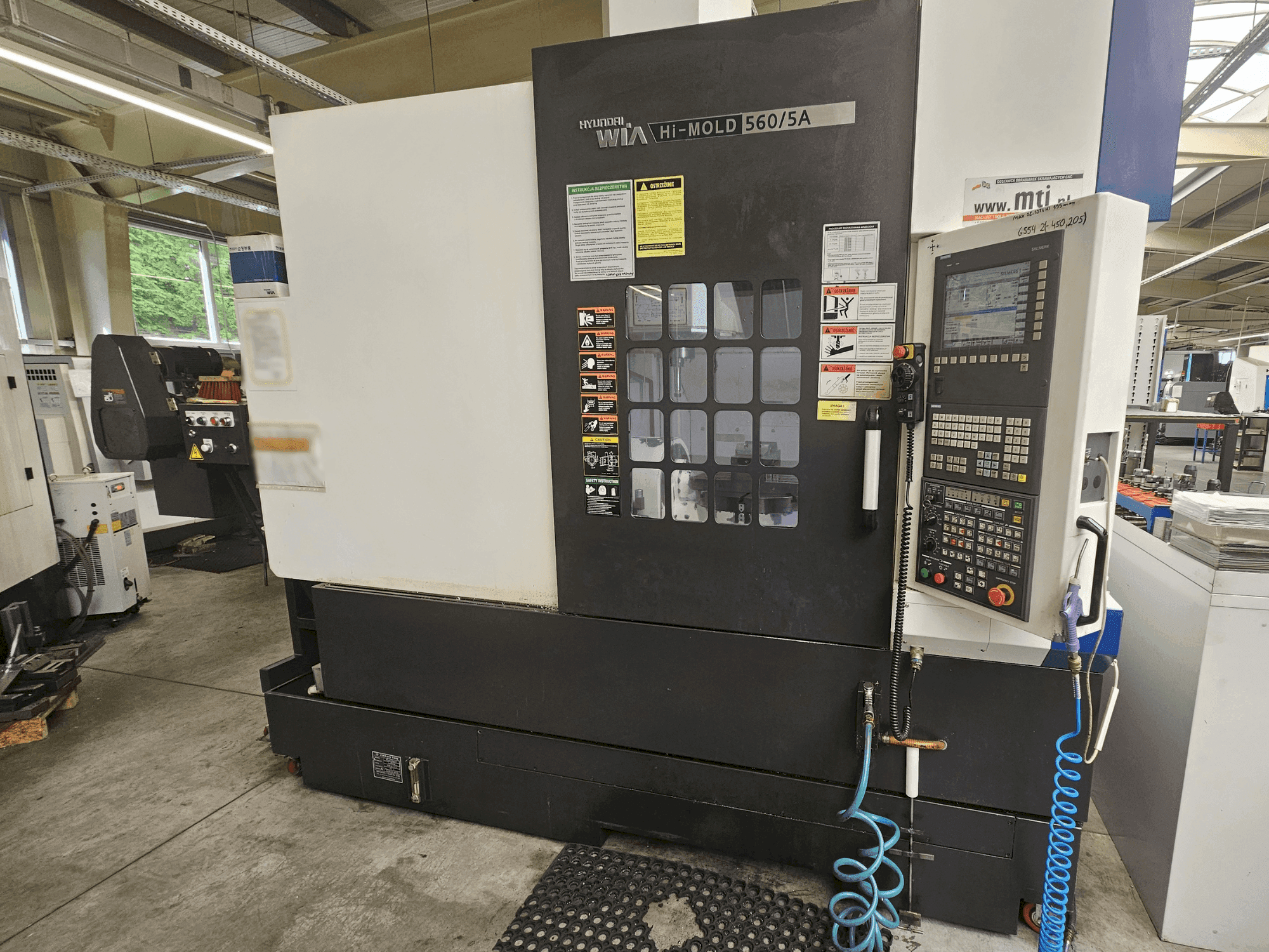 Prikaz stroja Hyundai Wia Hi-MOLD 560/5A sprijeda