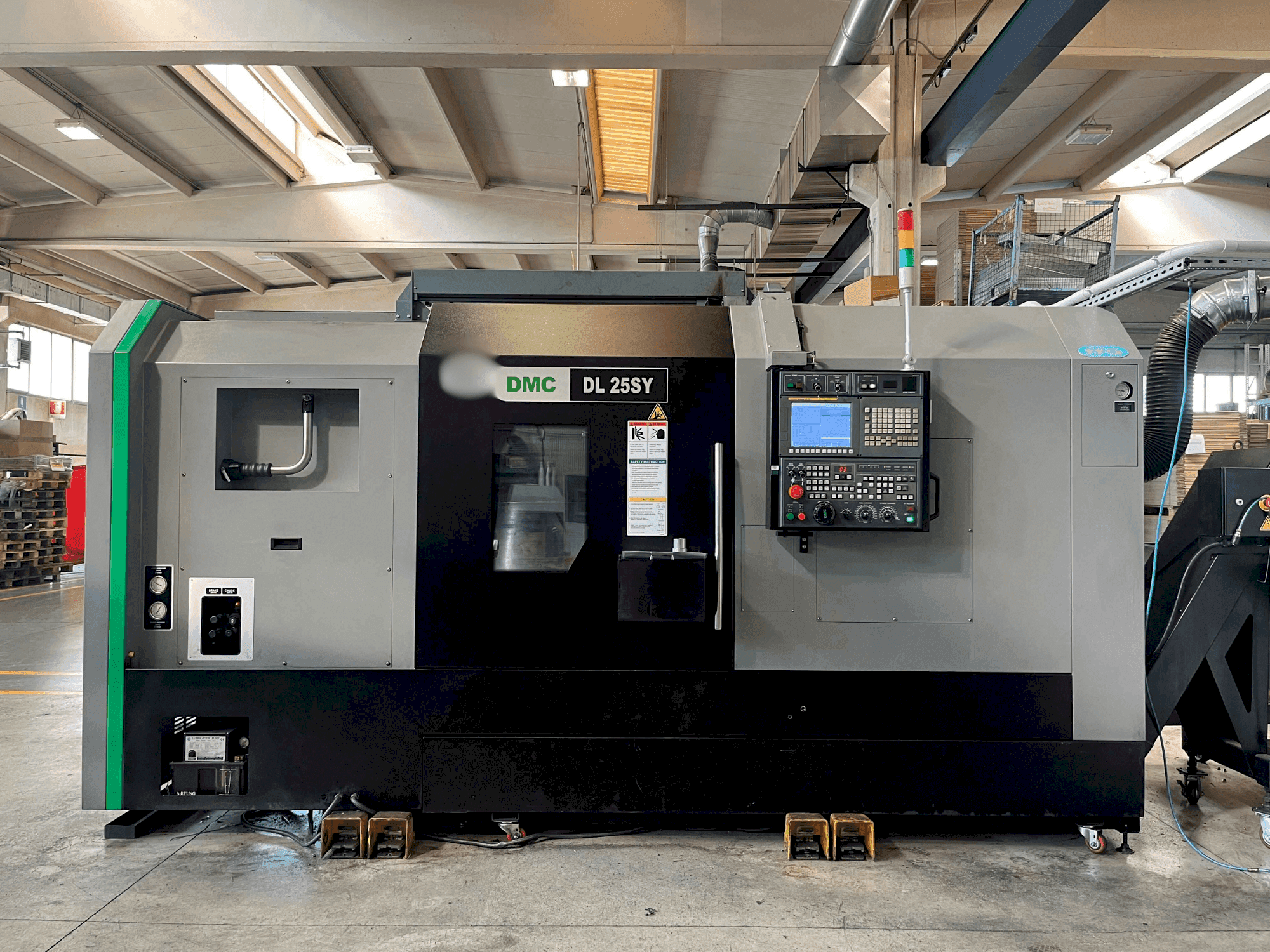 Prikaz  stroja FFG DMC DL 25SY  sprijeda