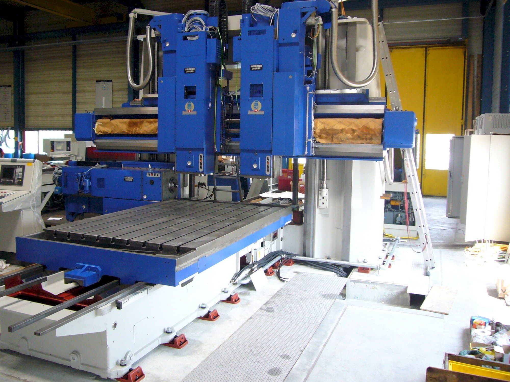 Prikaz stroja Waldrich Coburg sprijeda