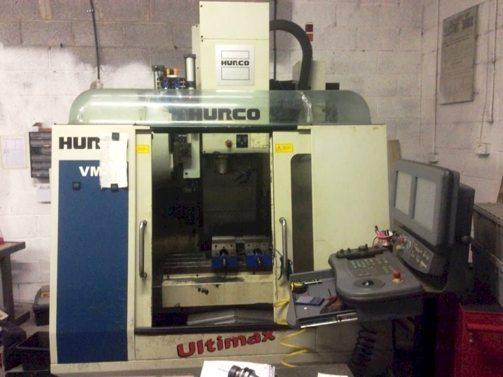 Prikaz stroja Hurco VM1 sprijeda