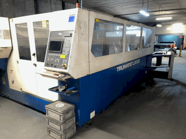 Prikaz stroja TRUMPF TRUMATIC L3030 sprijeda