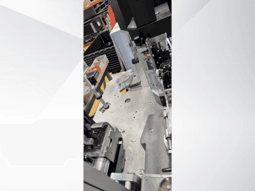 Prikaz stroja Schleuniger CrimpCenter 64 sprijeda