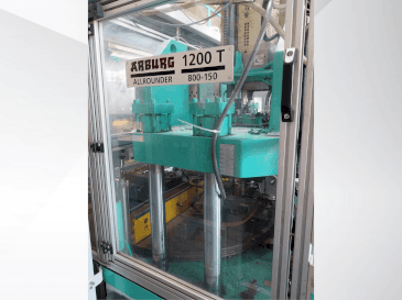 Prikaz stroja Arburg Allrounder 1200T 800-150 sprijeda