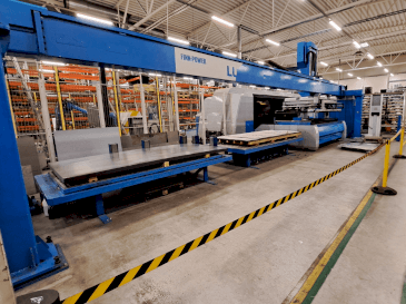 Prikaz  stroja Finn-Power L6 laser + LU3000  sprijeda