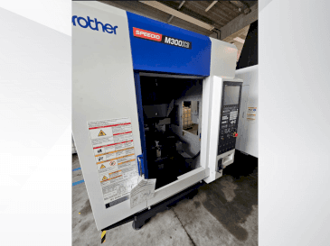 Prikaz stroja Brother Speedio M 300 X3 sprijeda