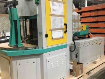 Prikaz stroja Arburg ALLROUNDER 1200 t 1000 - 400 sprijeda