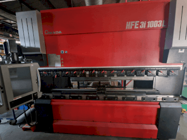 Prikaz stroja AMADA HFE 3L 1003 sprijeda