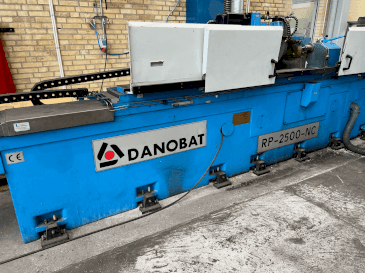 Prikaz stroja DANOBAT RP-2500-NC sprijeda