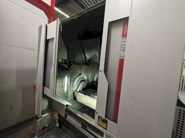 Prikaz stroja HERMLE C 40 U sprijeda