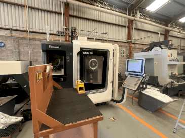 Prikaz stroja DMG MORI DMU 50 sprijeda