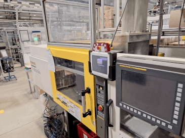 Prikaz stroja FANUC Roboshot S100iA sprijeda